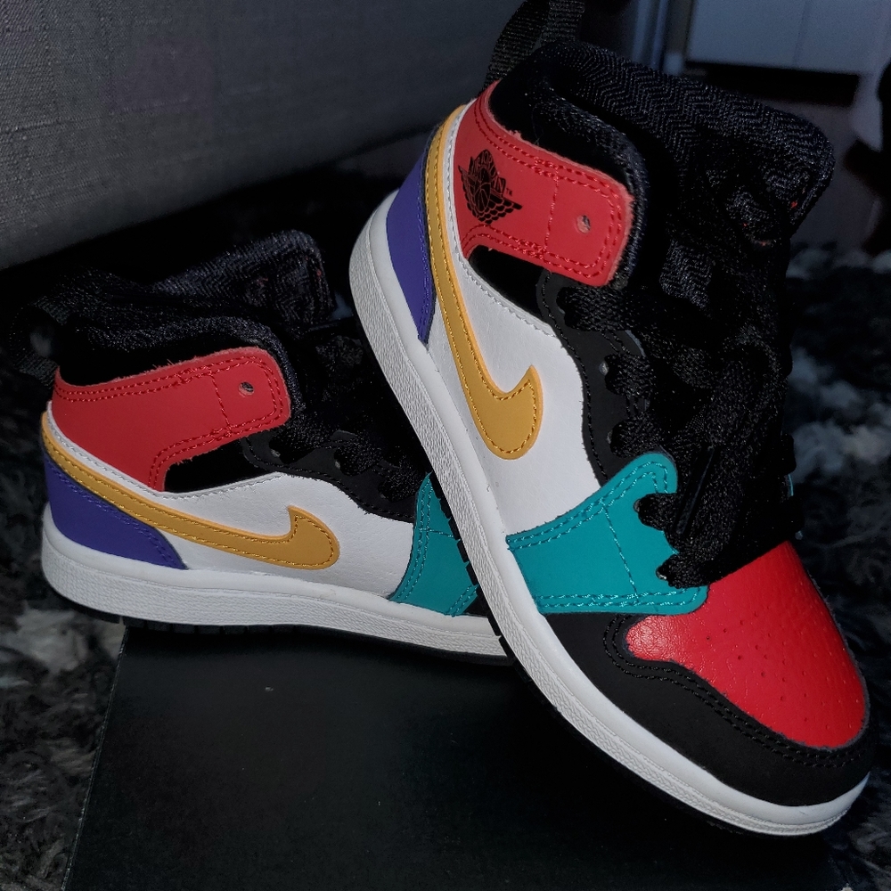 Sneakers
